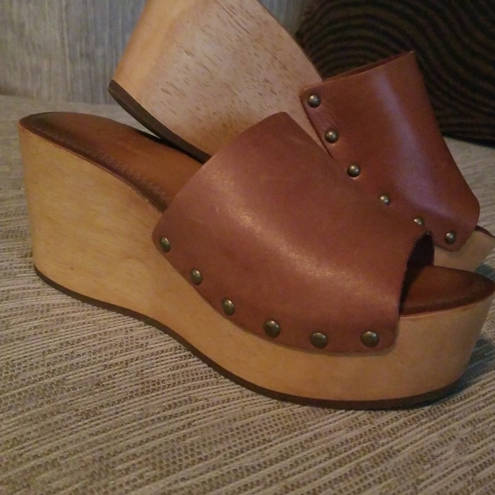 Clogs